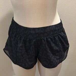 Lululemon 2.5” Hotty Hot Shorts